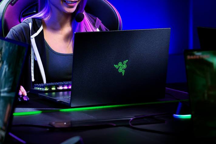 Razer персонализирайте вашето острие 16 един цвят лаптоп P4N67